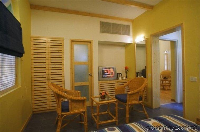 Varca Palms Beach Resort Bilik gambar